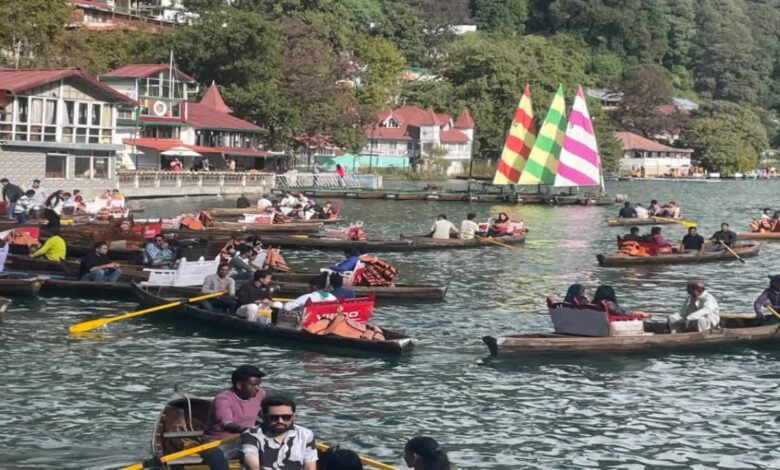 Pleasant weather in Uttarakhand: Crowd of tourists in Nainital and Mussoorie, appeal for caution regarding health