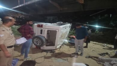 Bolero fell from Chandi bridge, tragic accident happened while saving a bike rider