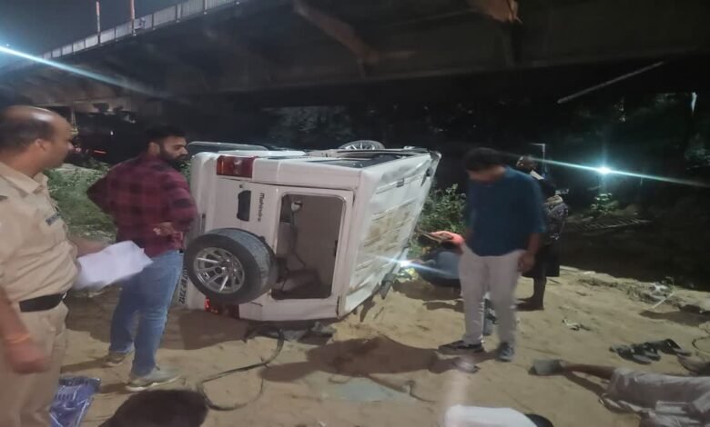 Bolero fell from Chandi bridge, tragic accident happened while saving a bike rider