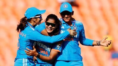 Smriti Mandhana's century and Harmanpreet Kaur's half-century defeated New Zealand 2-1 in the series