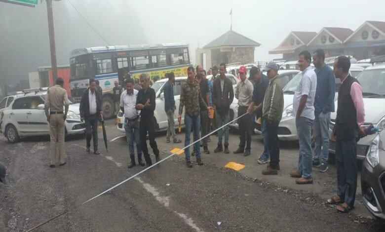 Joint inspection of District Magistrate and SSP for improvement of traffic and parking system in Mussoorie