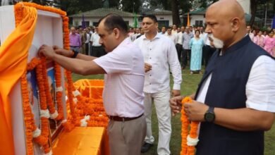 Tribute program at Uttarakhand Police Headquarters on the birth anniversary of Mahatma Gandhi and Lal Bahadur Shastri, Director General of Police gave the message of equality and harmony