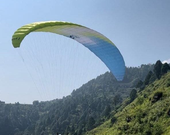 Youth and women of Uttarakhand are creating new dreams in adventure tourism through free paragliding training