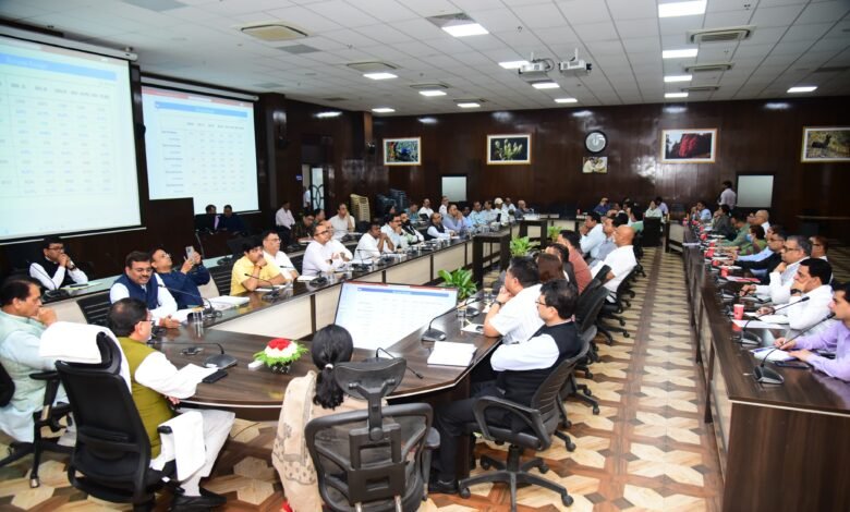 CM Pushkar Singh Dhami's instructions for revenue increase: Emphasis on financial frugality, new strategies and use of technology