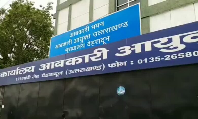 Dehradun: Big action against illegal liquor sale, District Excise Officer removed