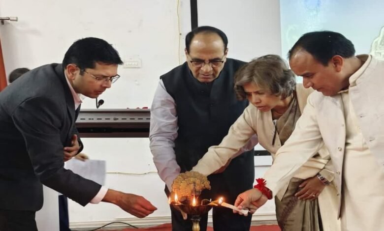 Charak oath in Doon Medical College: Health Minister gave the message of human service and positive thinking to the students