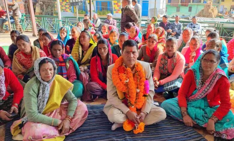 Hunger strike started in Gairsain over 14 point demands, demand for improvement in health and road facilities