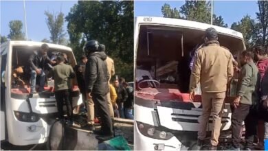 Major road accident in Doiwala: Brakes of a bus full of wedding guests failed, woman seriously injured