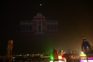 A grand show with 500 drones was the center of attraction, devotees danced to the bhajans of Kanhaiya Mittal