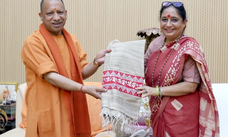 Uttarakhand Assembly Speaker Ritu Khanduri met CM Yogi Adityanath in Lucknow, discussed development of Uttarakhand and preservation of cultural heritage