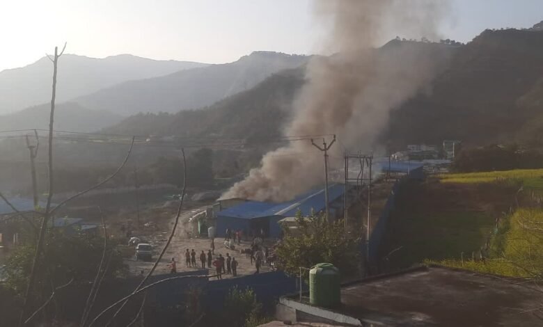 Srinagar Garhwal: Huge fire in Maletha railway project, two motorcycles burnt to ashes