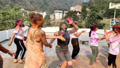 Holi colours all over the country, foreign guests also played Holi of colours in Rishikesh