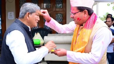 Holi fever is in full swing in Devbhoomi Uttarakhand, CM Dhami played Holi with great enthusiasm