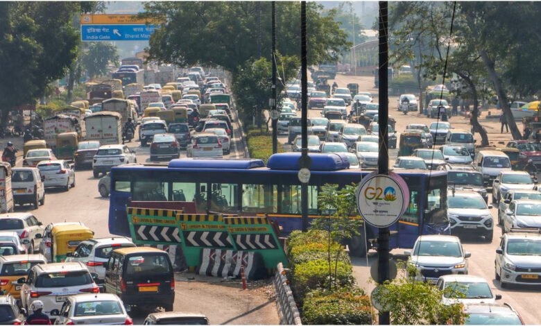 Delhi government's big decision: 15 year old vehicles will not get fuel from April 1