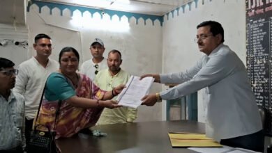 Pauri Garhwal Panchayat Election: MLA Dalip Rawat's wife Neetu Rawat filed nomination, stir in district politics