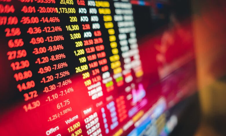 The stock market opened on the red mark on the last day of the week, Sensex fell by 369 points, IT and pharma sectors declined