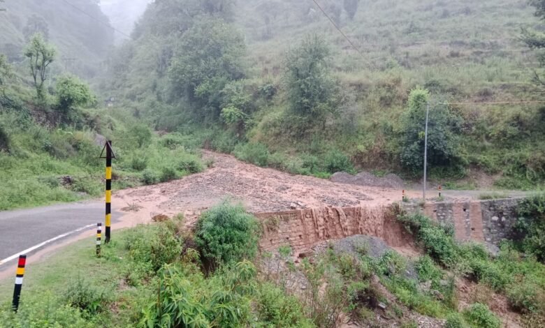 Rain havoc in Pauri: 36 roads closed, Alaknanda river at danger mark, normal life disrupted