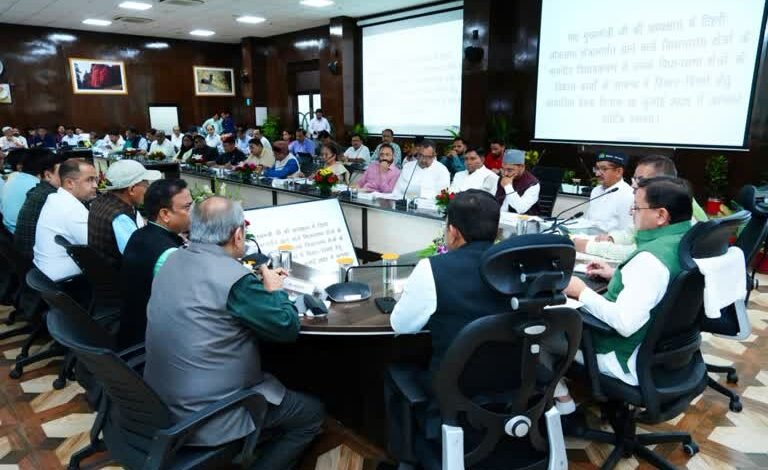 Strict message from CM Dhami, Strict instructions given to officials in the review meeting of Tehri Lok Sabha constituency