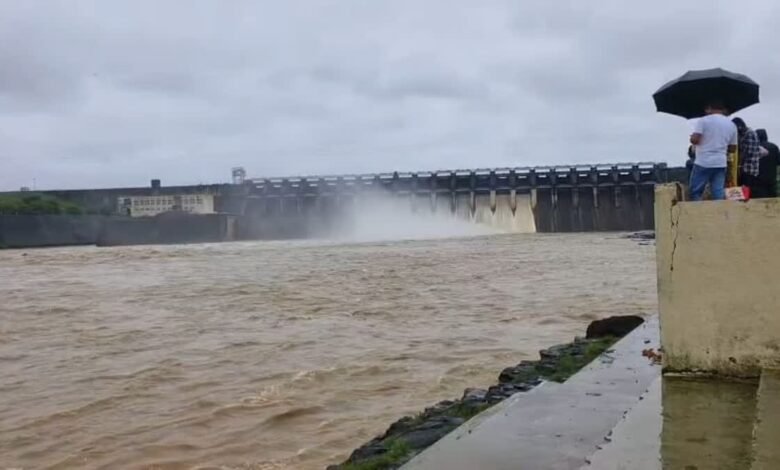 Water level of rivers rises in Uttarakhand, administration on alert