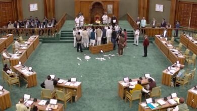 Ruckus in Gairsain House, Congress threw mic, overturned table… Has the assembly become an arena?