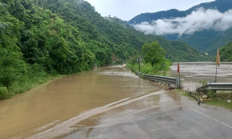 Cloudburst and heavy rains cause havoc in Uttarakhand, water level of Alaknanda is at danger mark