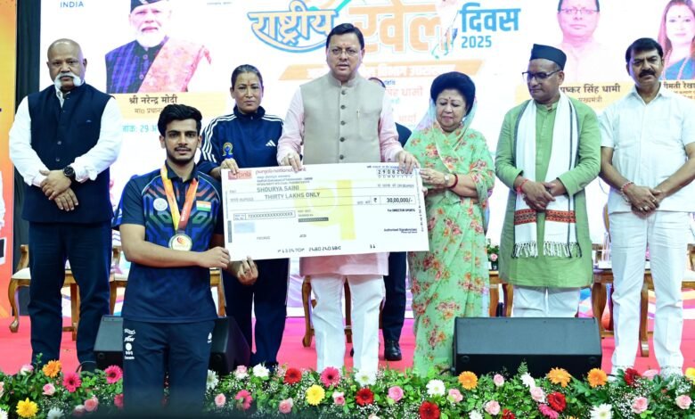 Players honored on National Sports Day, CM Dhami made big announcements
