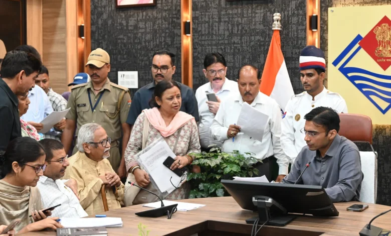 Even in heavy rain, DM Basnal heard the problems of the complainants