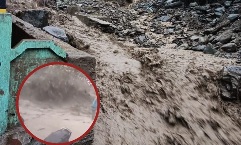 Cloud burst in Uttarkashi, water entered Naugaon market, massive destruction
