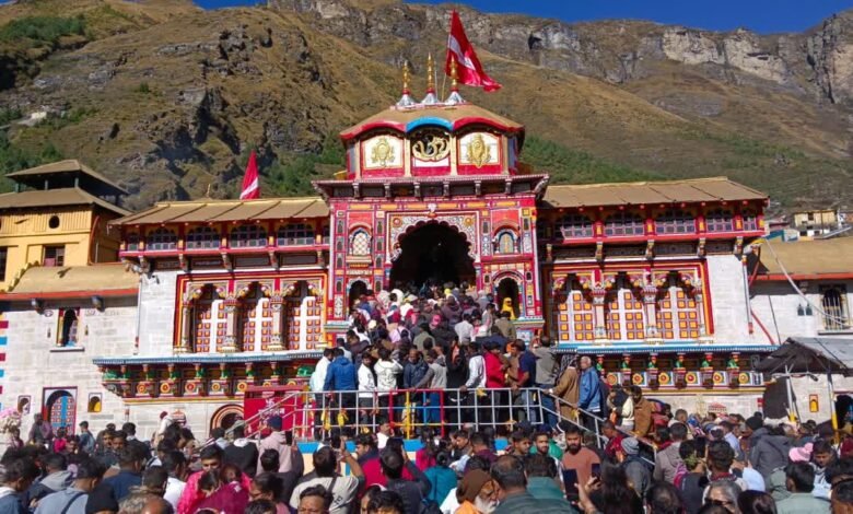 Badripuri celebrates devotion with devotees and Dev Dolis, with the number of pilgrims crossing 1.5 million.