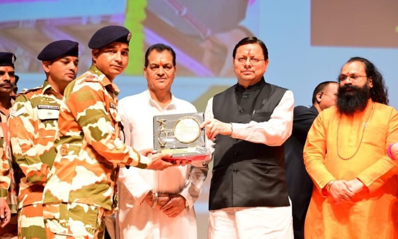 Chief Minister Dhami honored disaster relief workers at the 'Pride Movement Honors Ceremony'