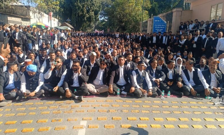 Lawyers adamant on continuing the agitation till talks with the CM, Bar Association sent agenda letter to the administration