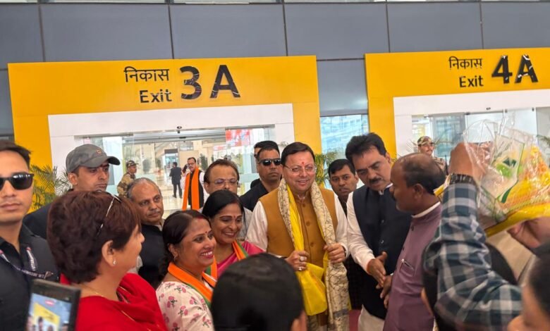 CM Dhami received a grand welcome upon his arrival in Bihar, with a huge crowd gathering at Patna airport.