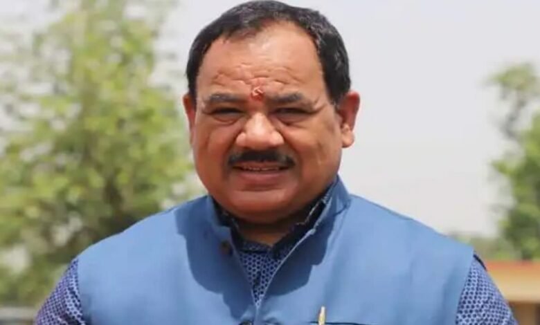 Former cabinet minister Harak Singh Rawat fell ill after the Delhi rally and has been admitted to the hospital.
