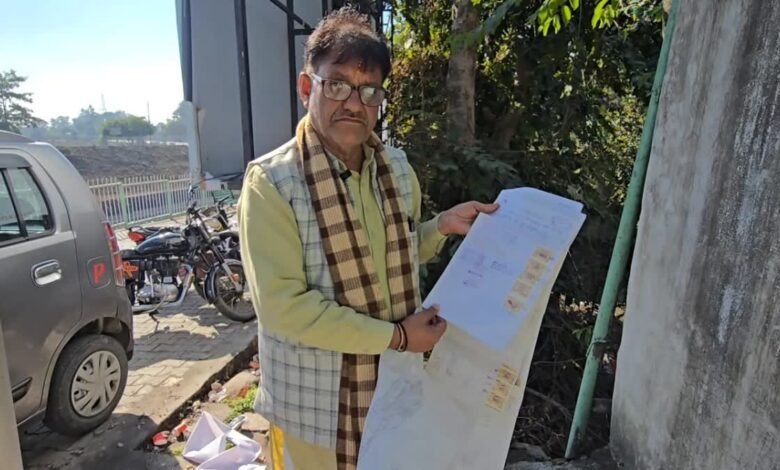 In the disaster-affected Chukhum village of Ramnagar, a land dispute has intensified ahead of the relocation, with allegations of names being removed from land records.
