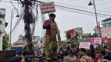 The Congress party expressed outrage over the Ankita Bhandari murder case, and the women's wing of the Congress held a protest in Rishikesh.