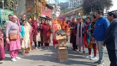 Outrage over women's honor in Almora; the Women's Congress burned an effigy in protest against the statement made by the minister's husband.