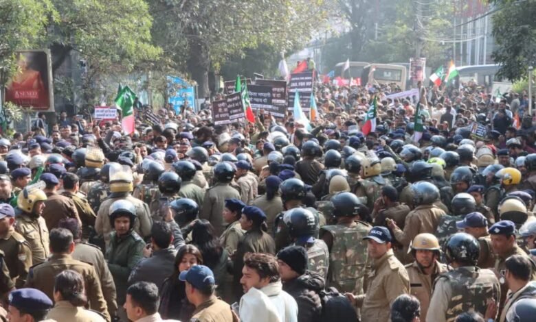 A massive crowd took to the streets over the Ankita Bhandari murder case, intensifying demands for a CBI investigation.