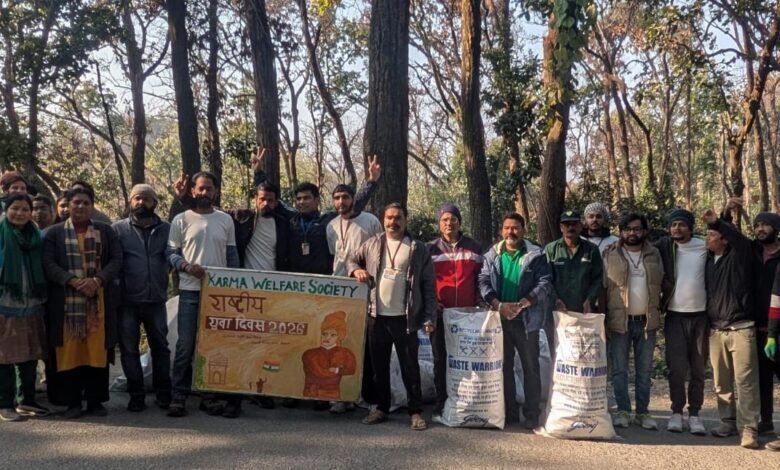 On National Youth Day, a mega clean-up drive was organized in Dehradun, where young people set an example of cleanliness and environmental protection.
