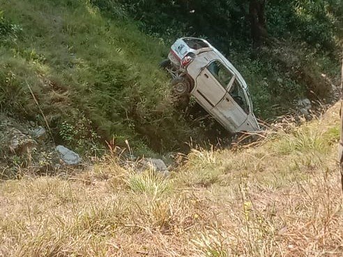 Tragic road accident in Almora: Car falls into a 300-meter deep gorge, driver dies.