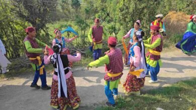 Holi celebrations in Uttarakhand, from Kali Kumaon to Ramnagar, the sounds of standing and sitting Holi are echoing.