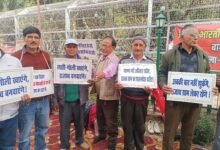 Demand for revenue village status intensifies, protest in Gandhi Park and silent fast by Harish Rawat