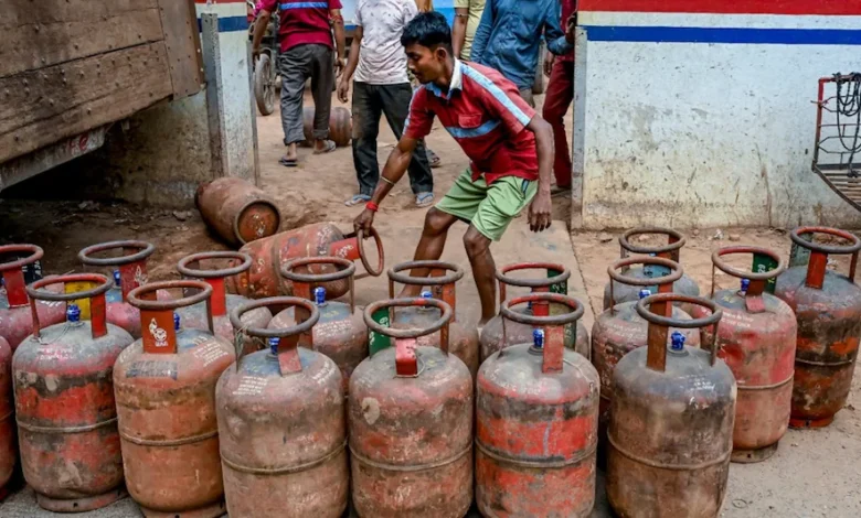 Signs of a crisis in LPG supply, Disruptions in energy supply could impact industry, agriculture, and transportation.