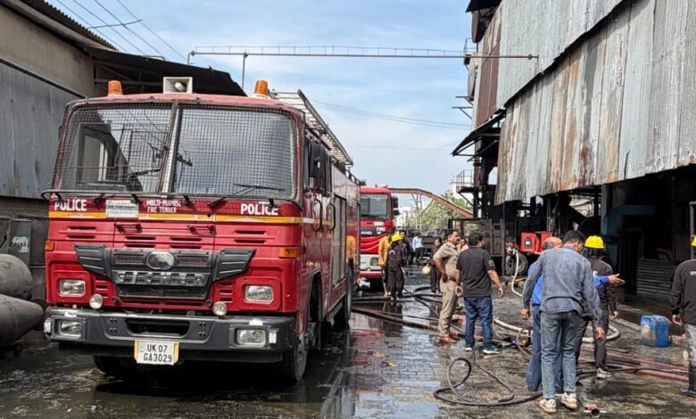 Factory Fire Incident: A massive fire broke out in Rudrapur, a factory on Kashipur Road caught fire, and the fire department's prompt action averted a major accident.