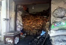 Firewood Prices Spike: The heat of the global war has scorched Uttarakhand's market, fueled by gas shortages, increasing demand for wood and coal, and prices have doubled.