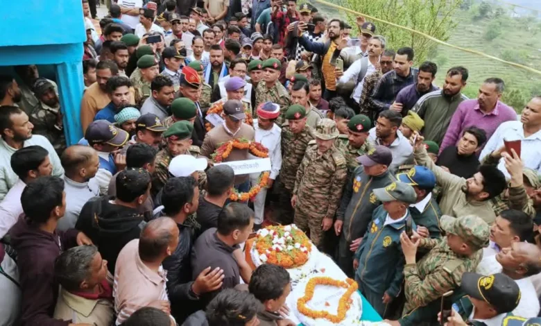 Martyrdom Sikkim Avalanche 2026: Pithoragarh's son martyred, Vikas Kumar returns home wrapped in the tricolor, his wife's heart melts.