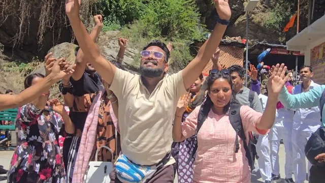 Yamunotri Yatra 2026: 15,000 Devotees Offer Prayers in a Single Day; Yamunotri Dham Resounds with Faith and Enthusiasm.