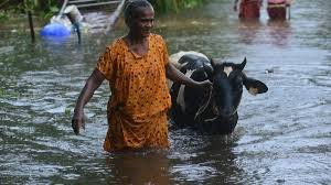 Tehri Heavy Rain Damage: Havoc at Bilondi Bridge—Debris Enters Shops, Vehicles Buried, Motor Road Closed for Four Hours.