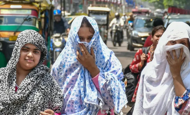 India Weather Update: Intense heat persists in Delhi-NCR; Banda remains the hottest spot; Monsoon expected to reach Kerala by May 26.