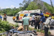 Badrinath National Highway: Major accident on the Badrinath National Highway; lives of injured youths saved thanks to the prompt action of the Information Department.
