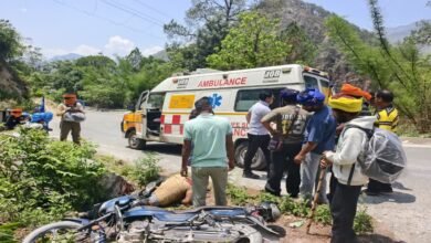 Badrinath National Highway: Major accident on the Badrinath National Highway; lives of injured youths saved thanks to the prompt action of the Information Department.